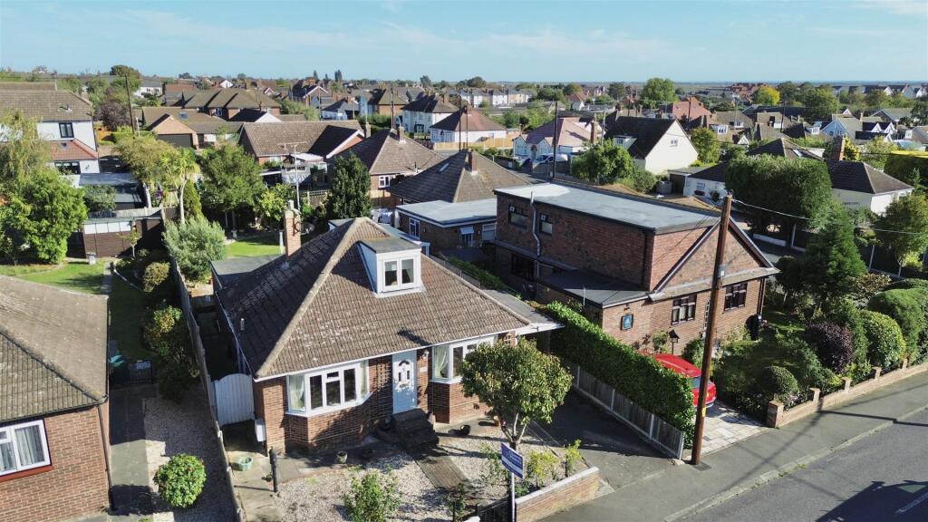 3-bed detached on Fernlea Road, Burnham-On-Crouch, £490,000