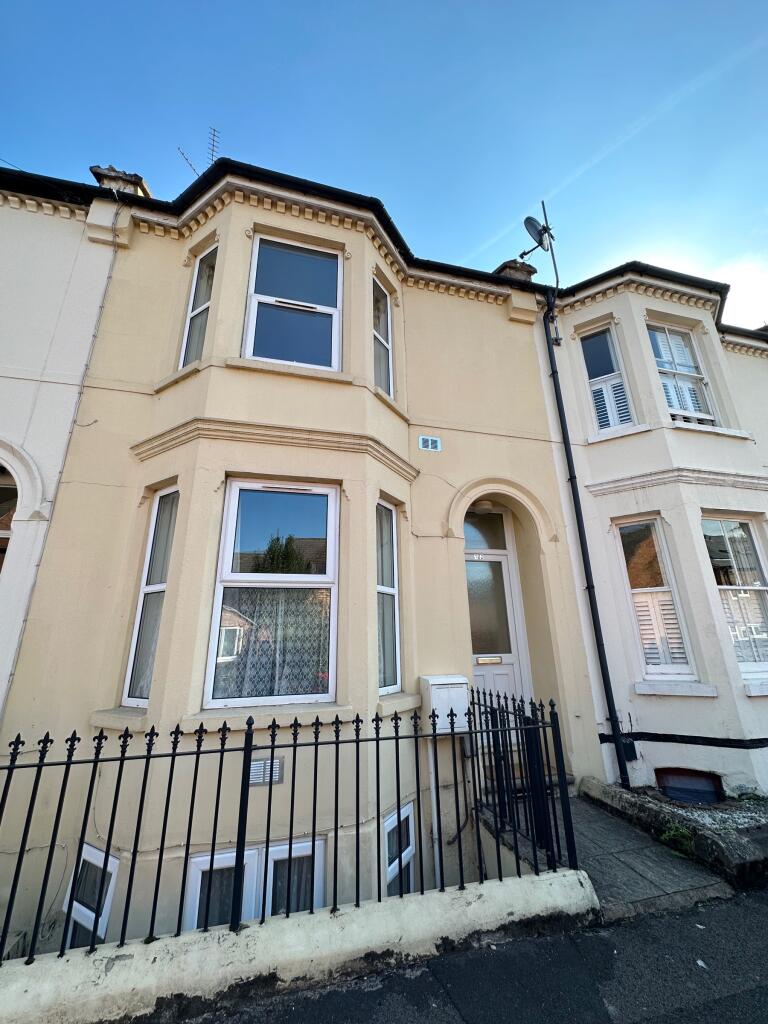 102 Plymouth Place, CV31 1HW