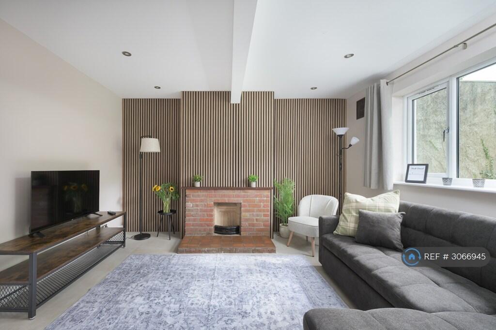 Main image of property: Wendover St, High Wycombe, HP11