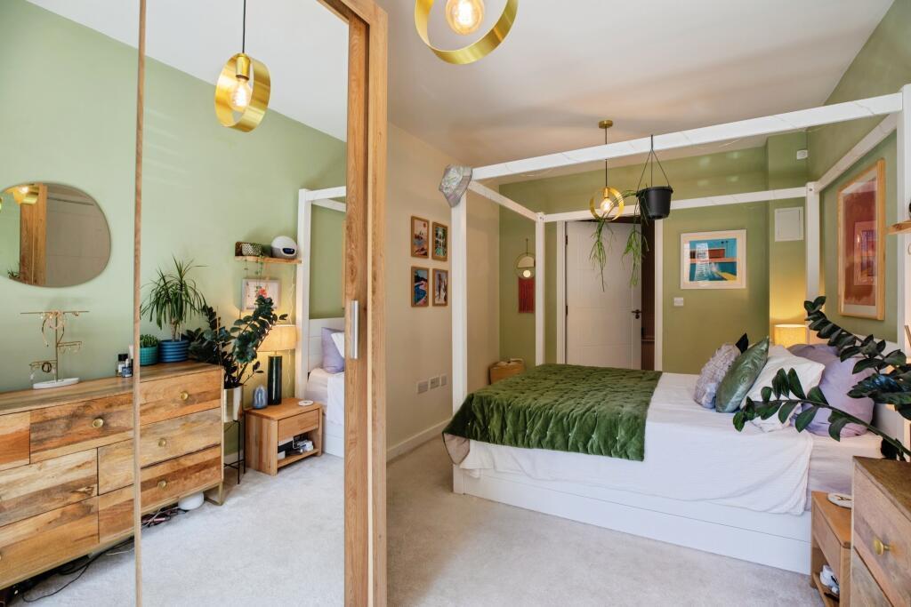 Apartment in London - More