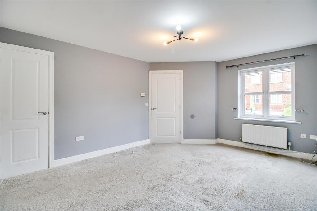 House in Leeds, Middleton - View 2