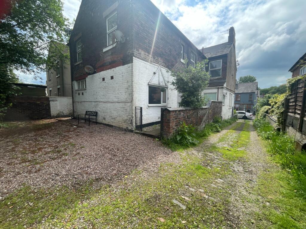 Apartment in Stoke-on-Trent - View 2