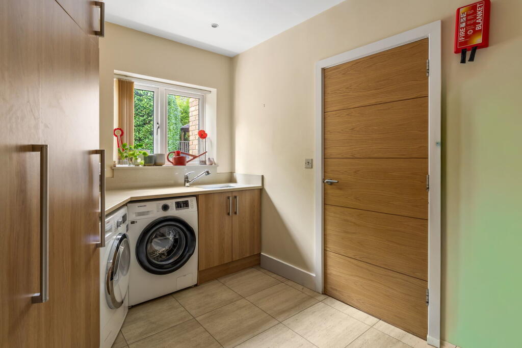 House in Tandridge, Hurst Green, Oxted - More