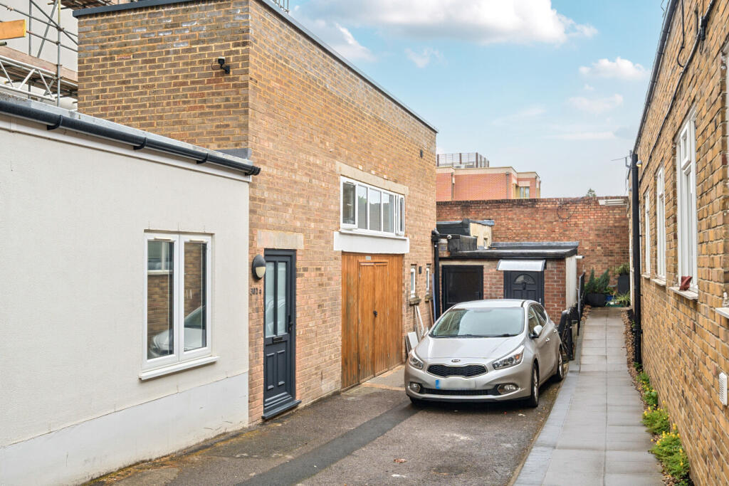 Apartment in London, Raynes Park - More