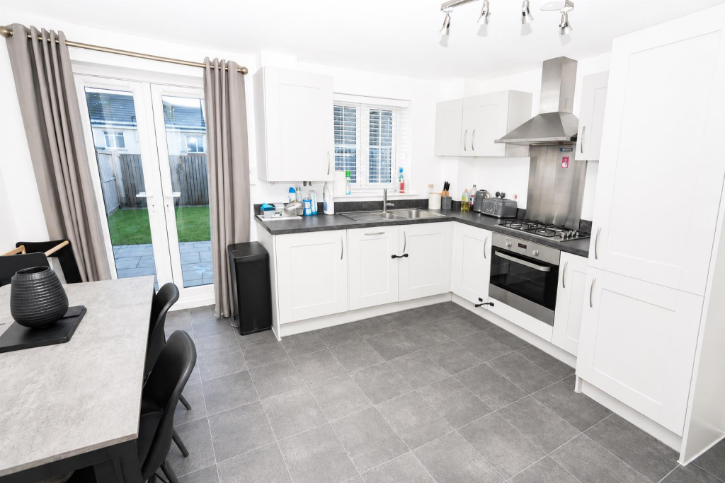 House in Bradford, Brompton Fold, Idle - View 2