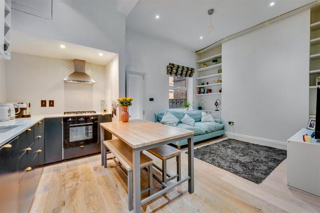 2 bedroom maisonette for rent