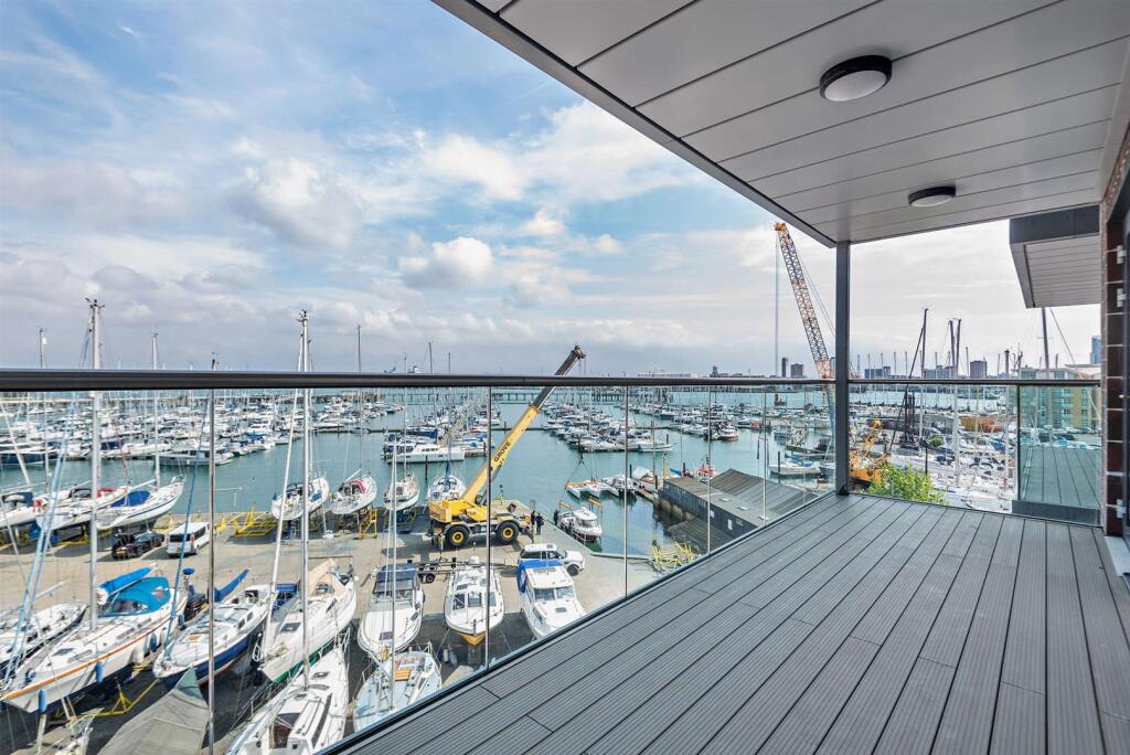 2-bed apartment on Viewpoint, Harbour Road, Gosport, PO12 1GX, £380,000