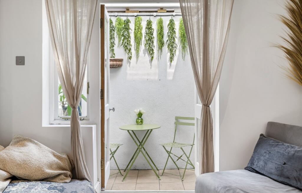 Apartment in Brighton - View 4