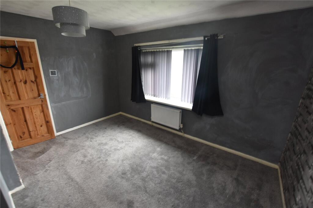 House in Bradford, Holmewood - More