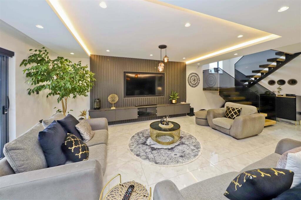 House in London - View 2