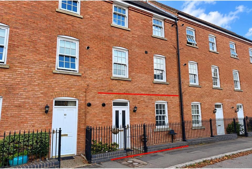 2-bed flat on With GARAGE - Well Lane, Rothwell, Kettering, £152,500