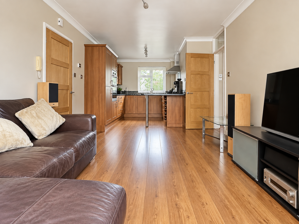 Apartment in Bristol - View 3