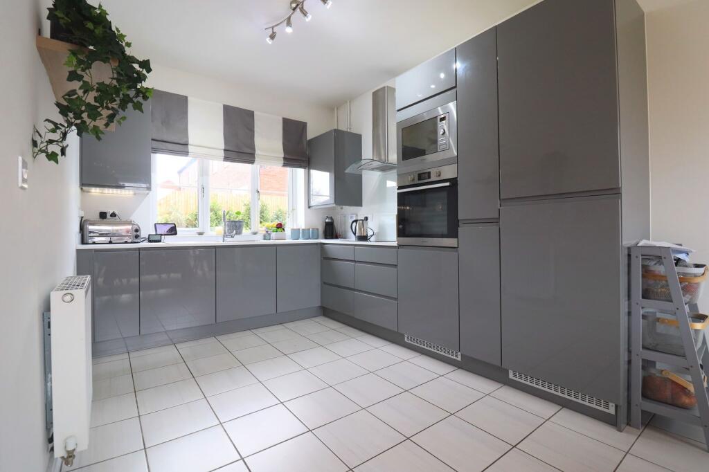 House in Gloucester - View 5