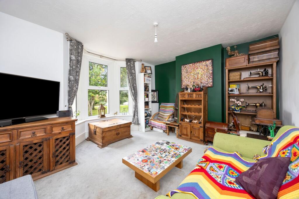 Dacre Gardens, Upper Beeding, BN44 photo 2