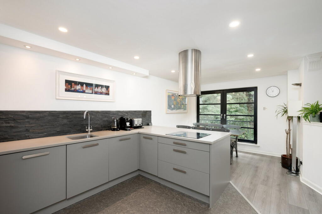 Apartment in Edinburgh, Murrayfield - View 5