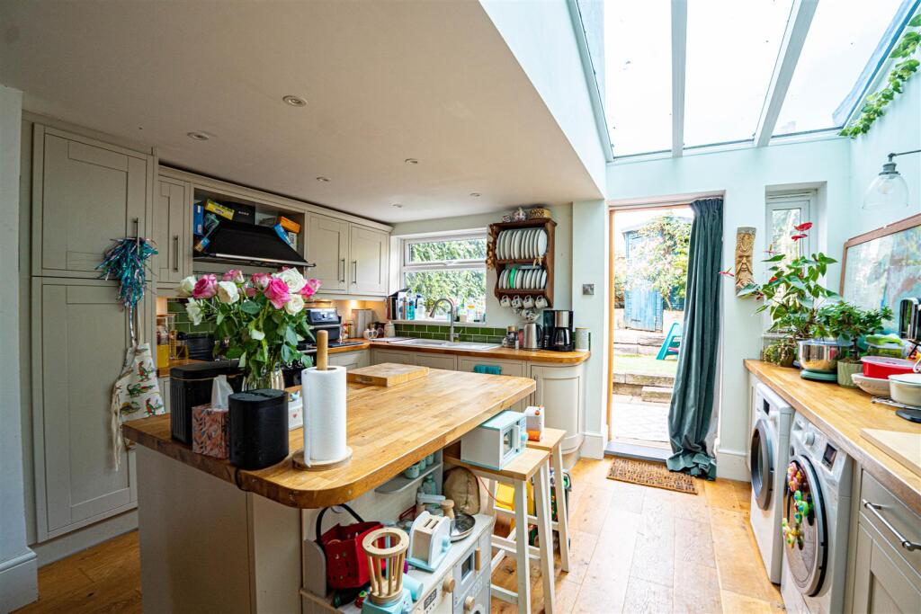 House in Hastings, West Hill - More