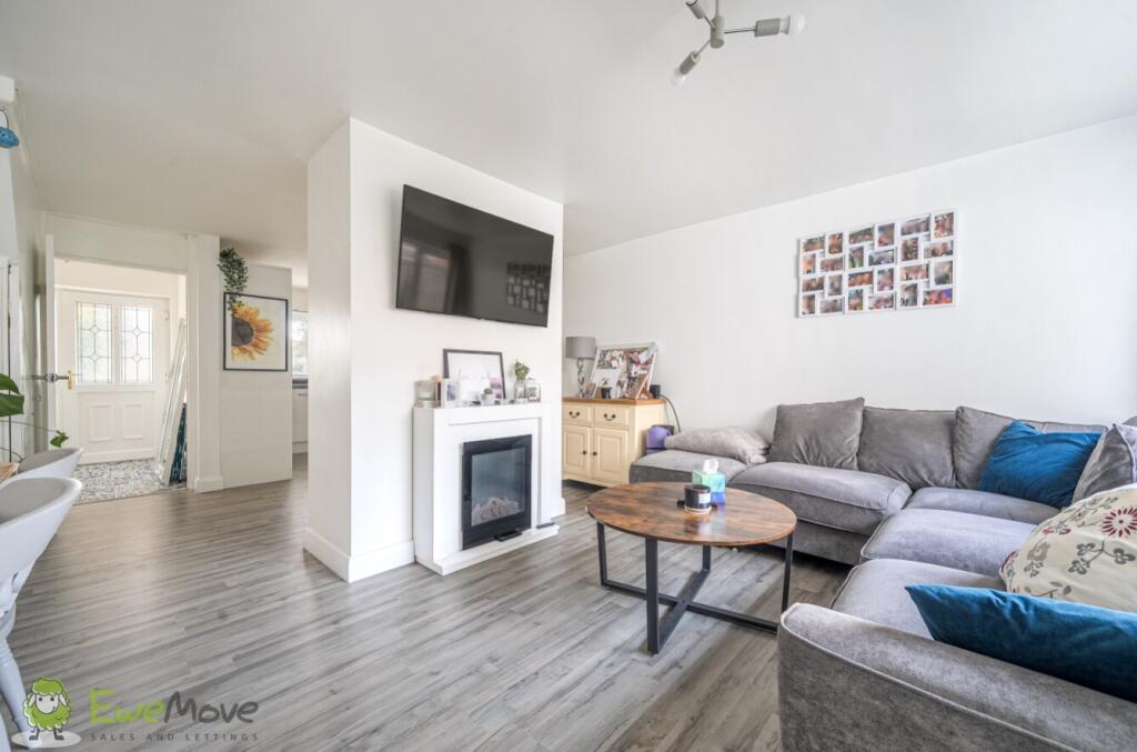 Brookside Walk, Tadley, Hampshire, RG26 photo 2