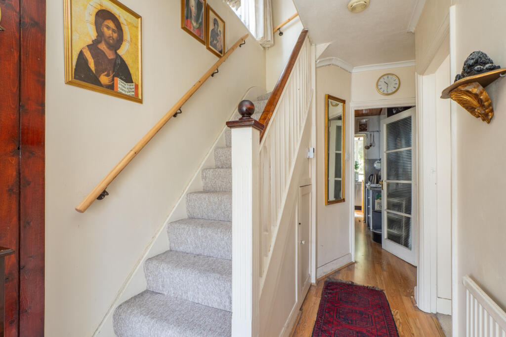 House in Sutton - More