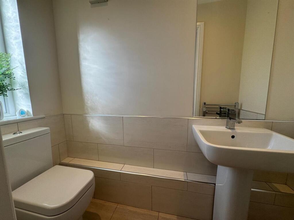 Carlton Court, Birkenshaw, BD11 2EG photo 5