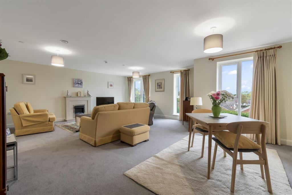 Apartment in Sutton Coldfield - More