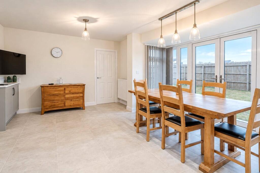 House in Eggington, Clipstone - More