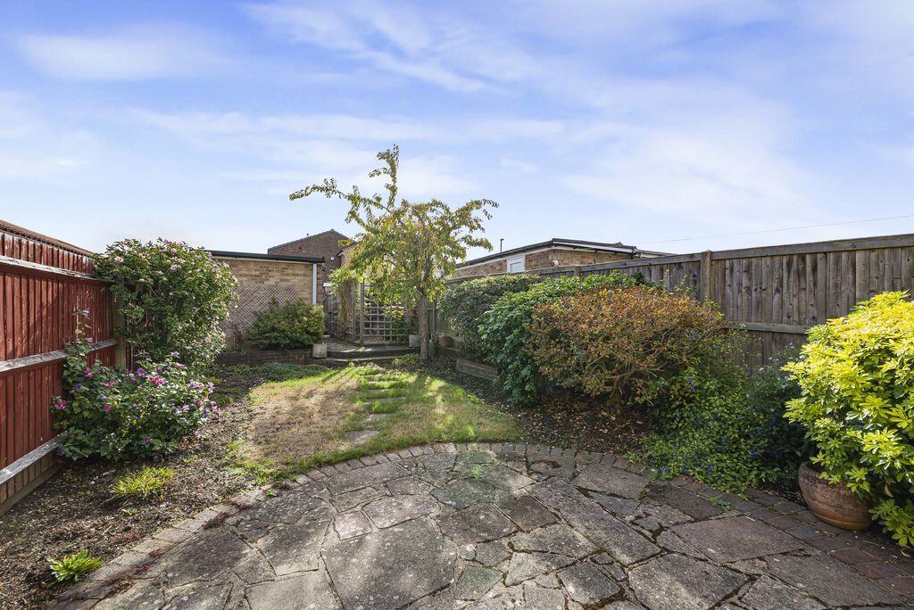 House in Dartford - More