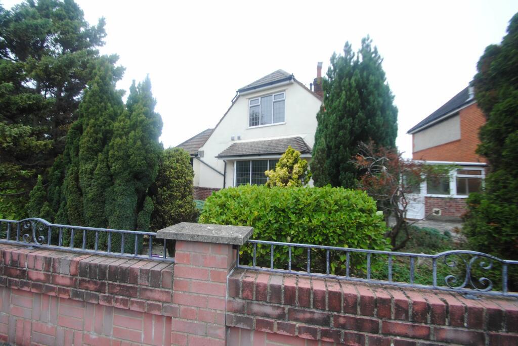 Main image of property: Students! 3 ROOMS AVAILABLE, Free WIFI, Private Garden and Parking - Fernside Road!