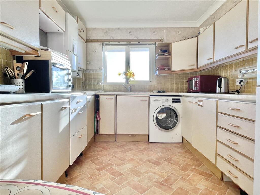 Apartment in Weymouth, Dorset - View 4
