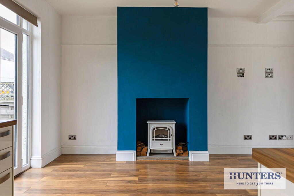 House in Leeds, Larkfield, Rawdon - More