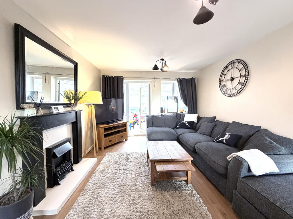 Lilac Drive, Llantwit Fardre, Pontypridd photo 3