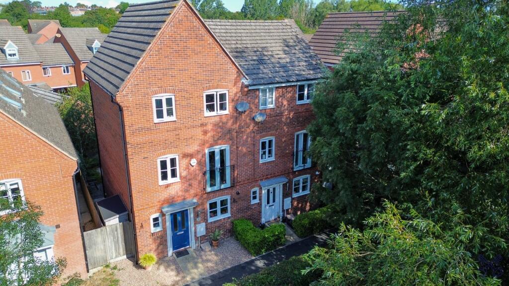 Main image of property: Robins Walk, Evesham, Worcestershire, WR11