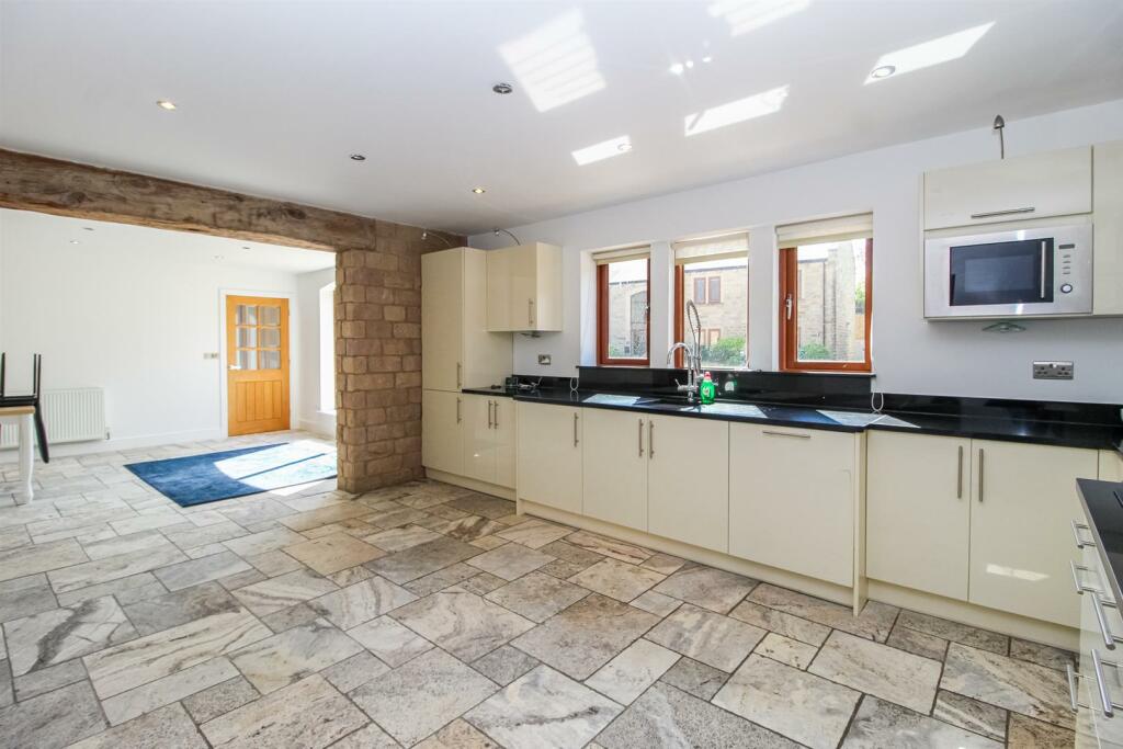 Manor Court, Normanton photo 4