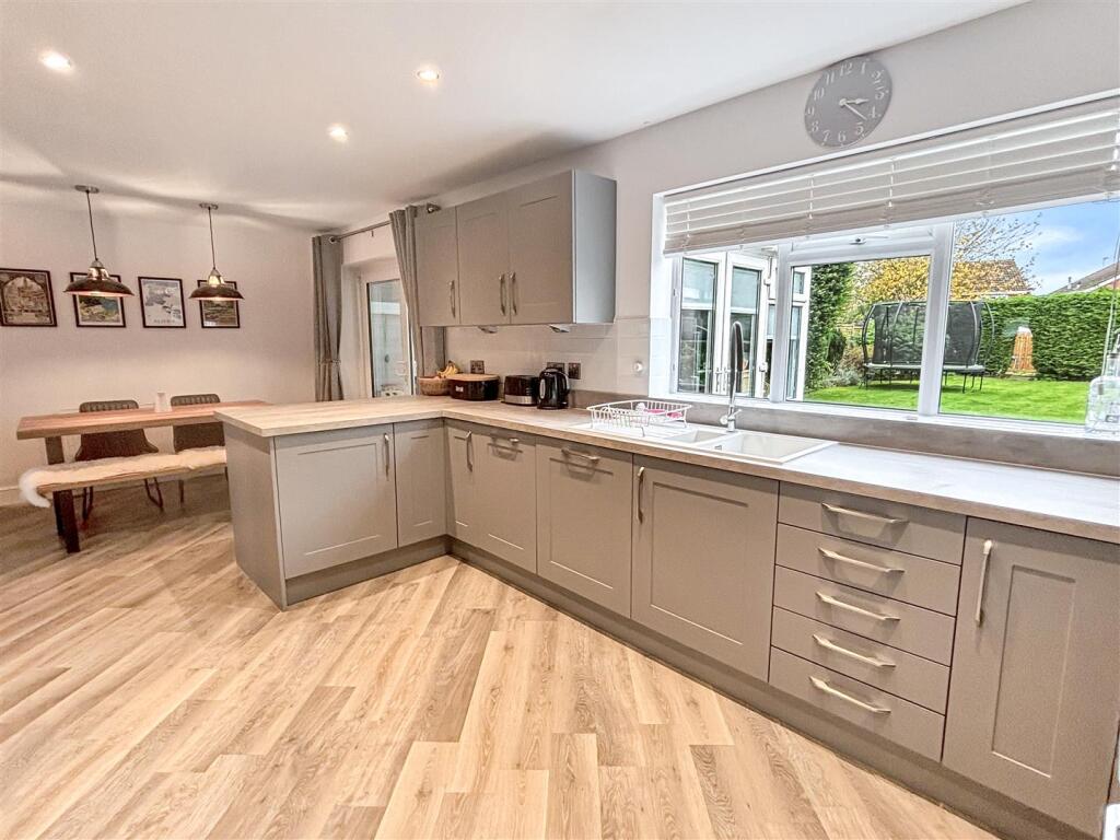Cranwell Drive, Wellesbourne, Warwick photo 4