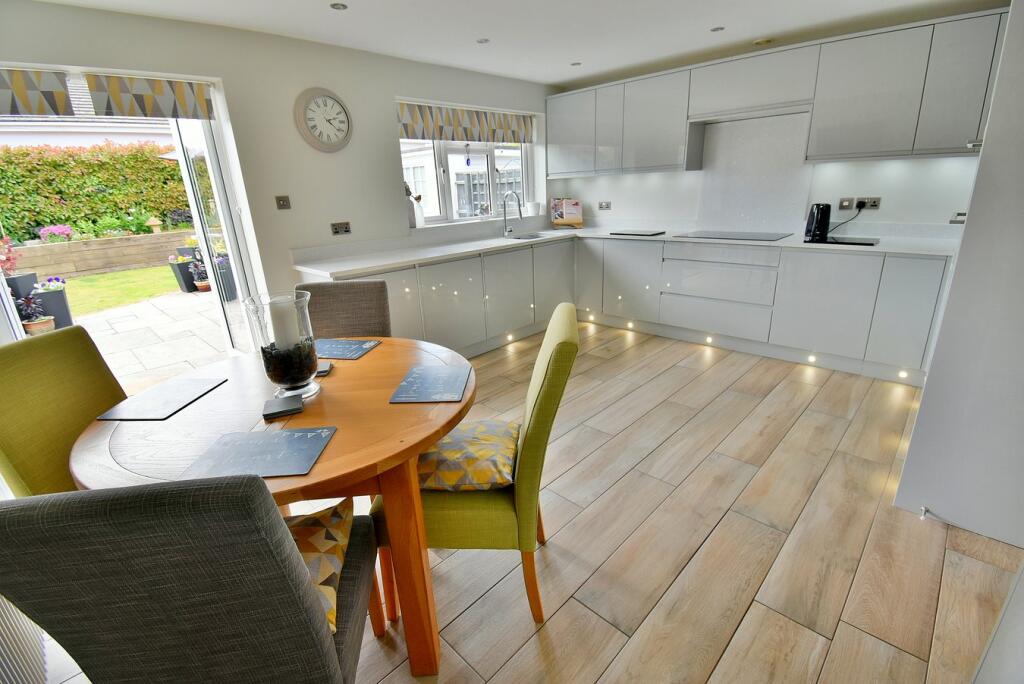 Ryan Close, Ferndown, BH22 photo 3