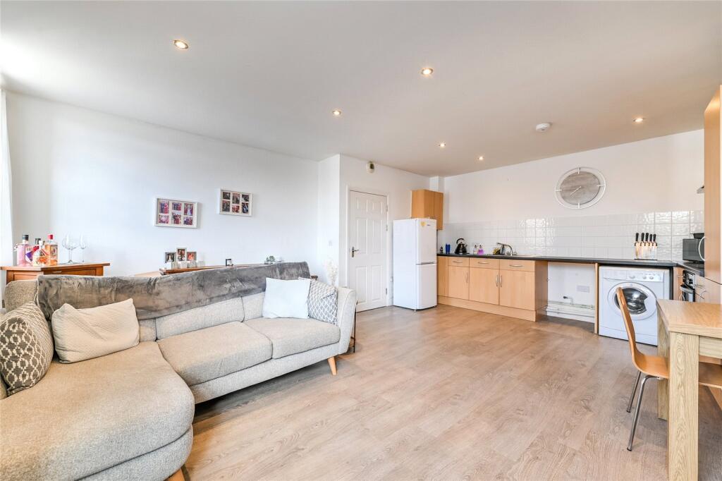 Apartment in Gravesham, Northfleet - View 2