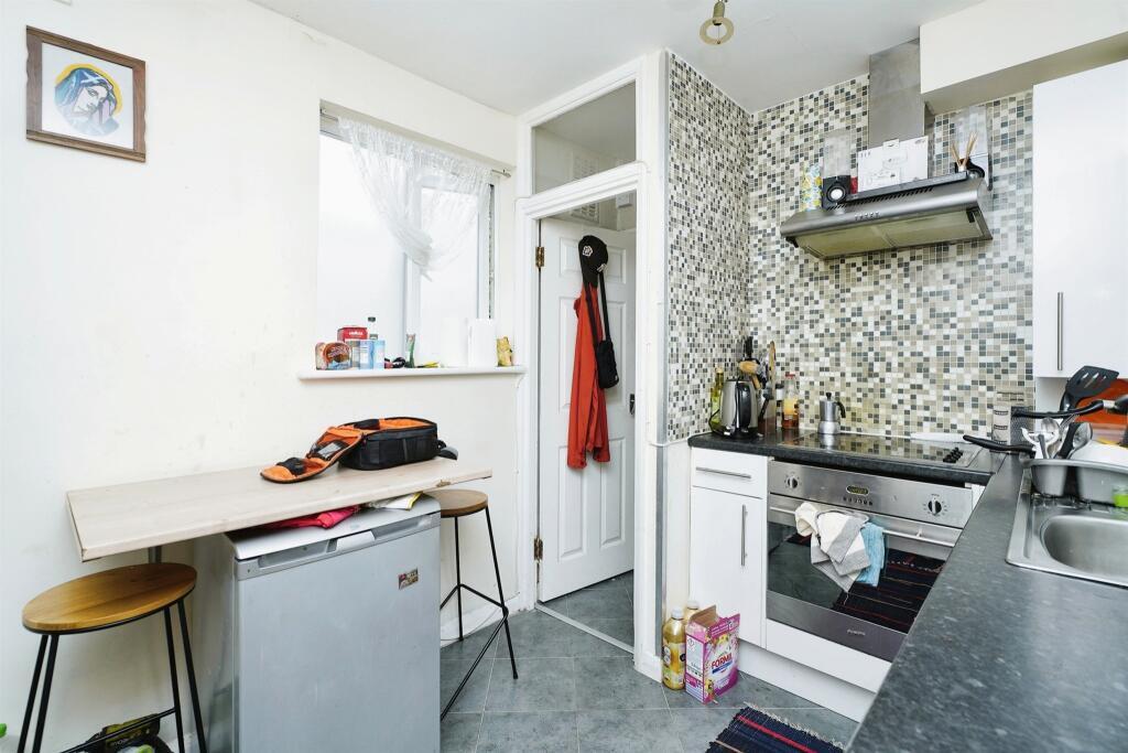 Apartment in Luton - View 3