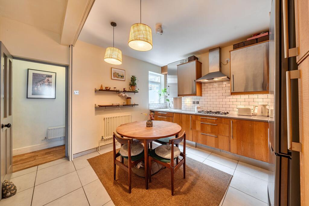 Apartment in London - View 5
