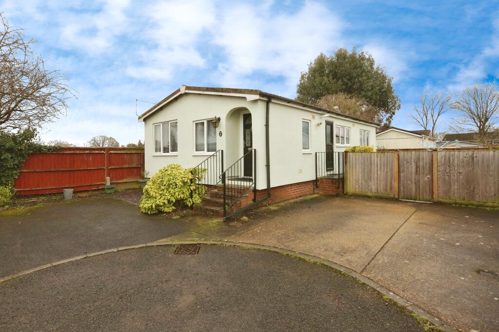 Main image of property: Shamblehurst Lane South, Hedge End, Southampton
