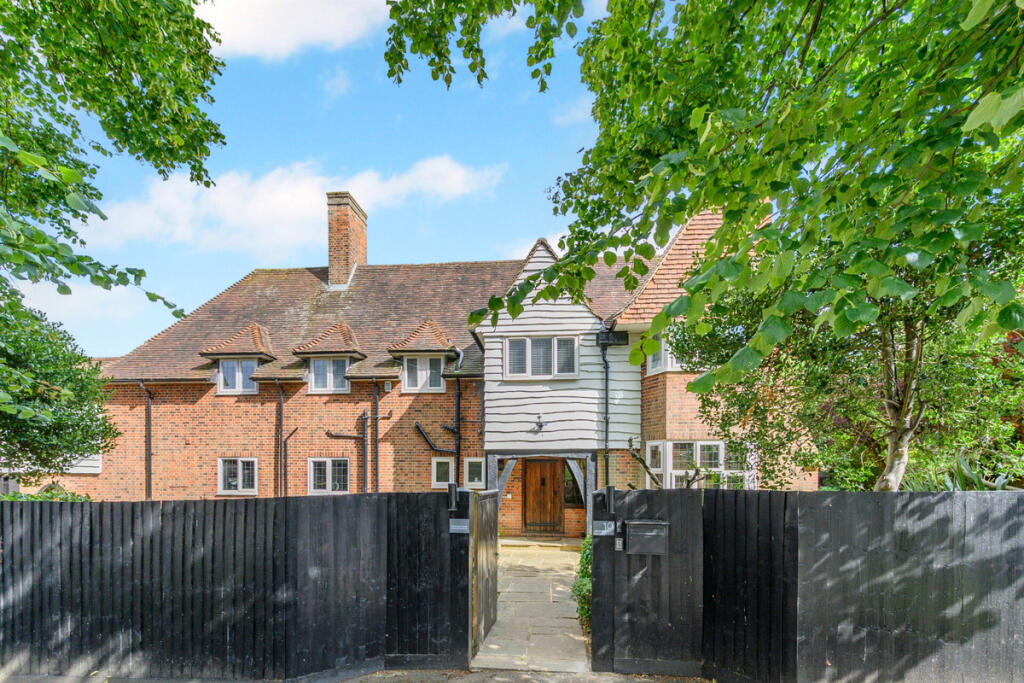 The Drive, Phippsville, Northampton NN1 4SH
