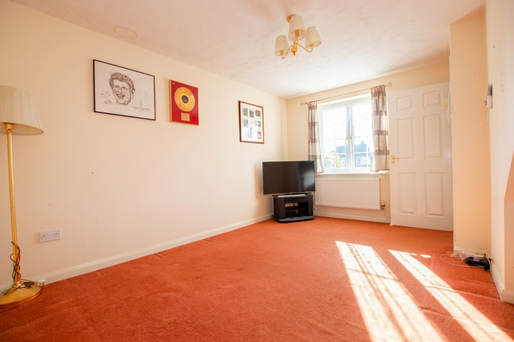 Donne Close, Rushden, NN10 photo 4