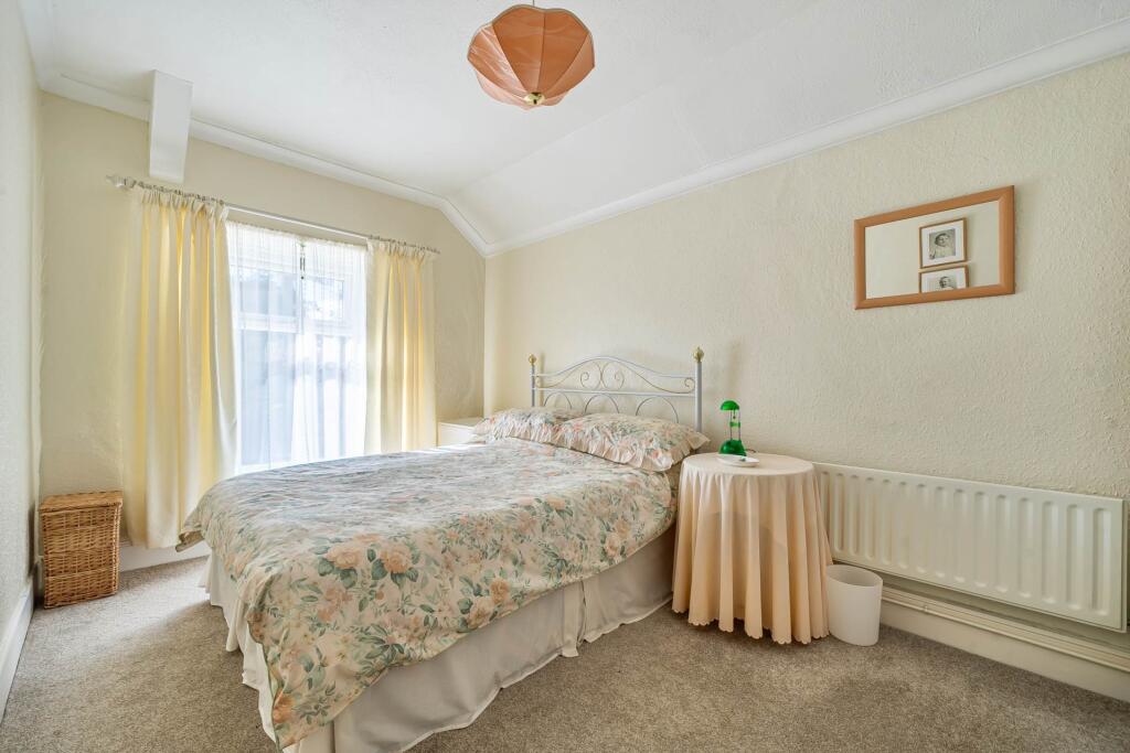 House in Plymouth, South Hill - More
