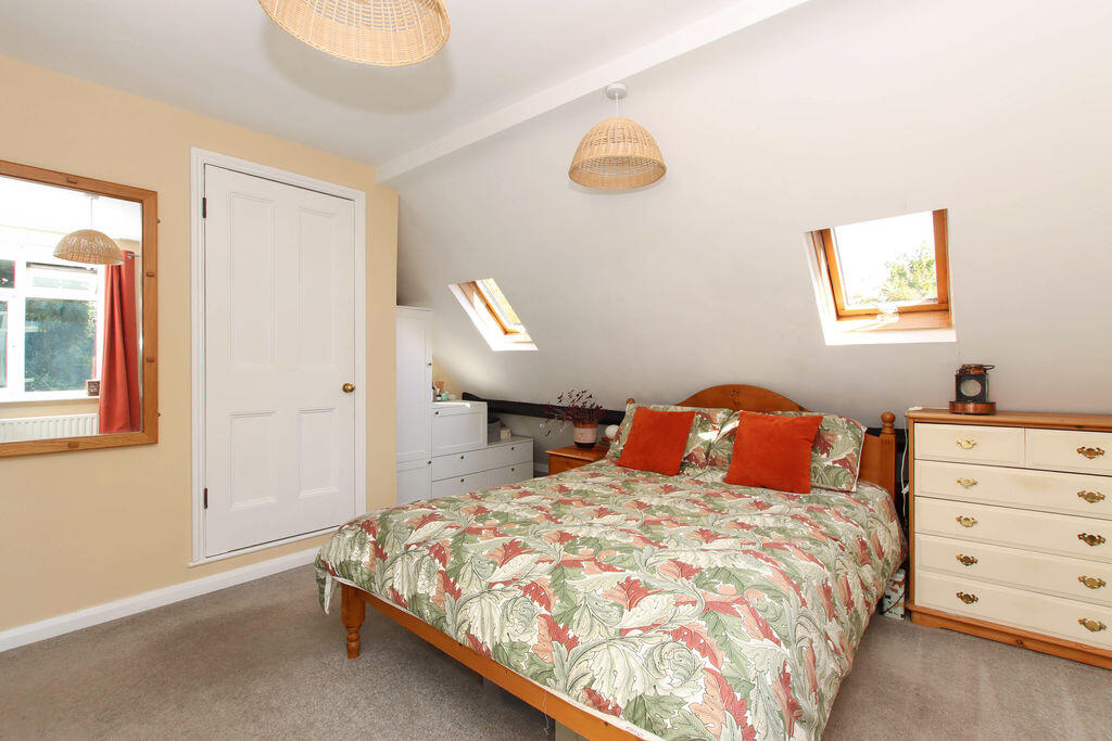 House in Luton - View 5