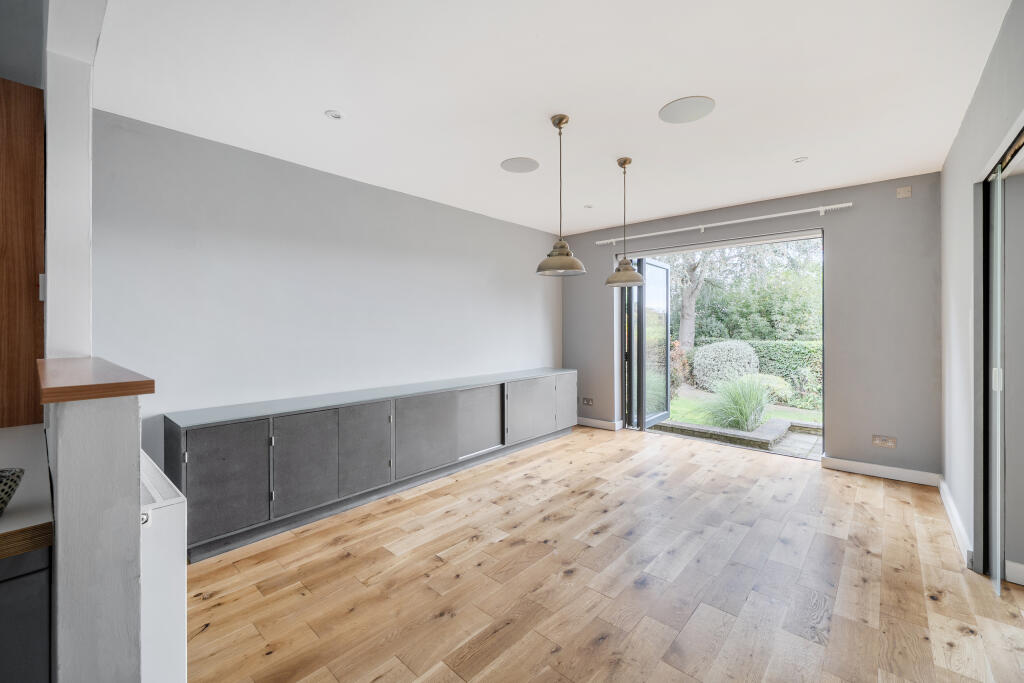 House in Bristol, Stoke Bishop - More