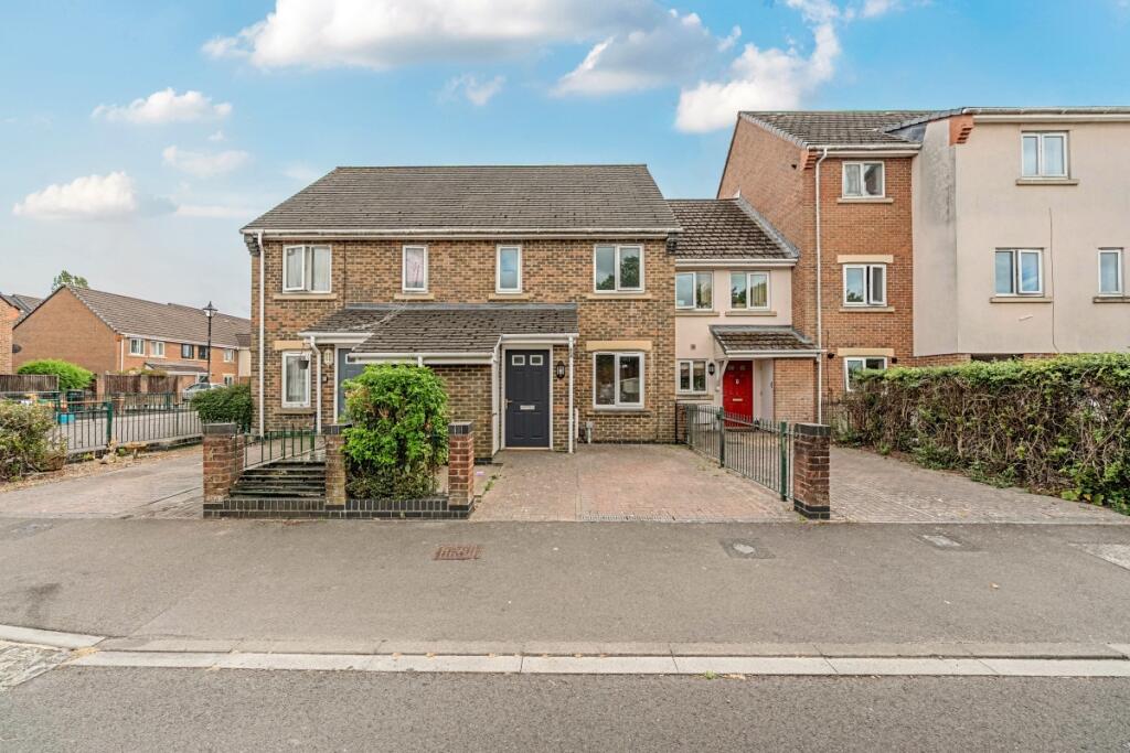 Main image of property: The Oaks Newbury RG14
