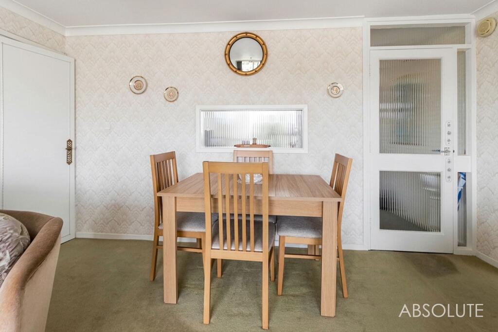 Apartment in Torquay, Torbay - More