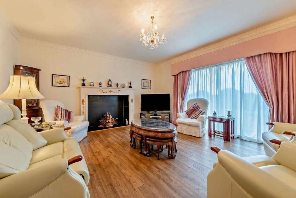 House in Swansea, Pembrey and Burry Port Town - More