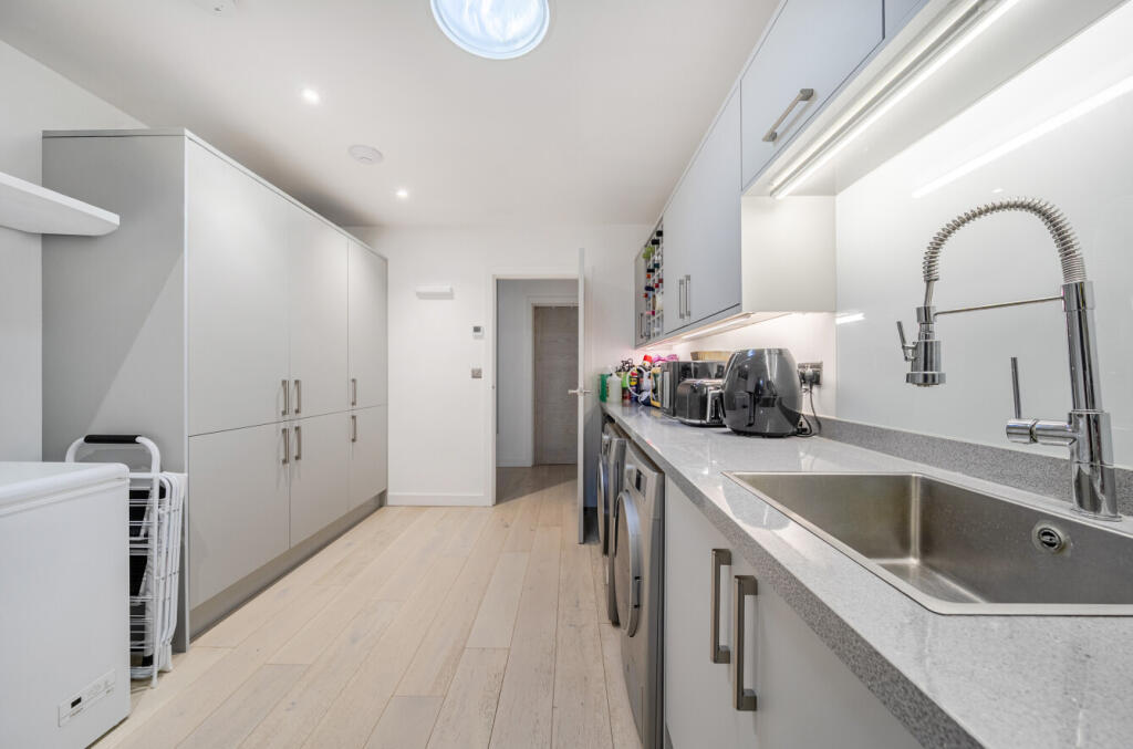 House in New Forest, Old Milton, New Milton - More