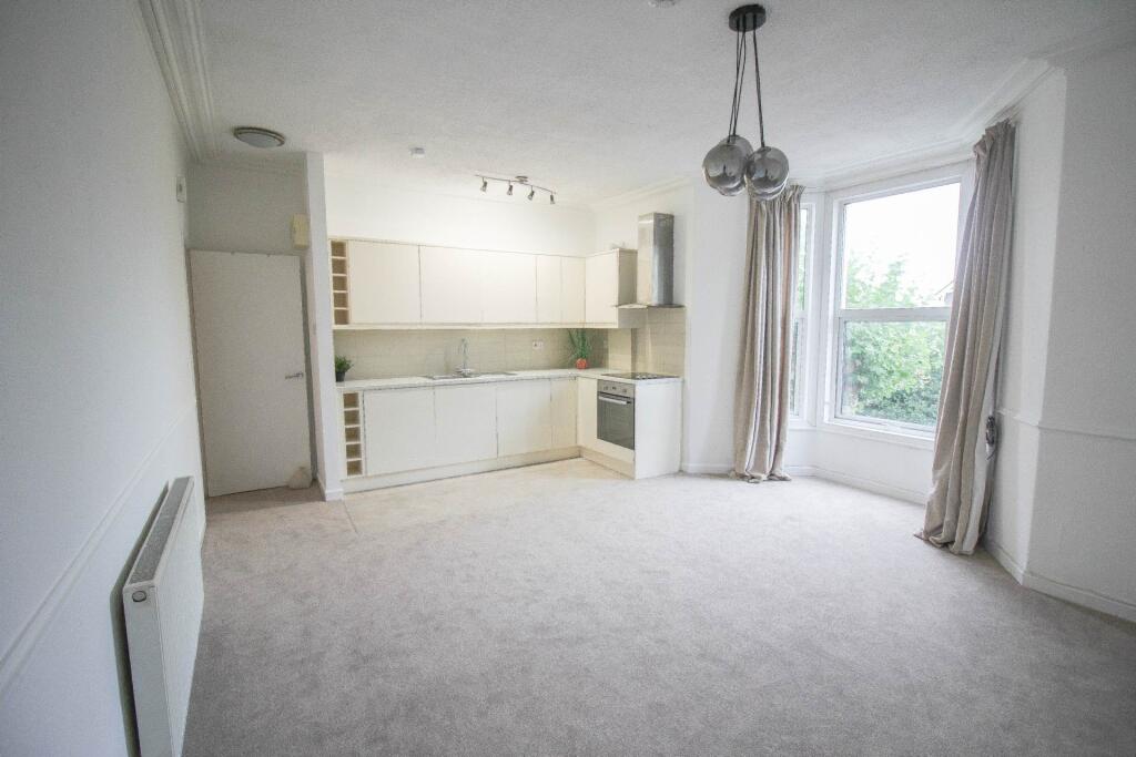 Apartment in Weston-super-Mare, Cliftonville - View 2