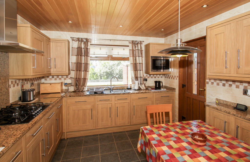 13 Glen Moriston Drive, Cairneyhill, Fife, KY12 8YS - View 4