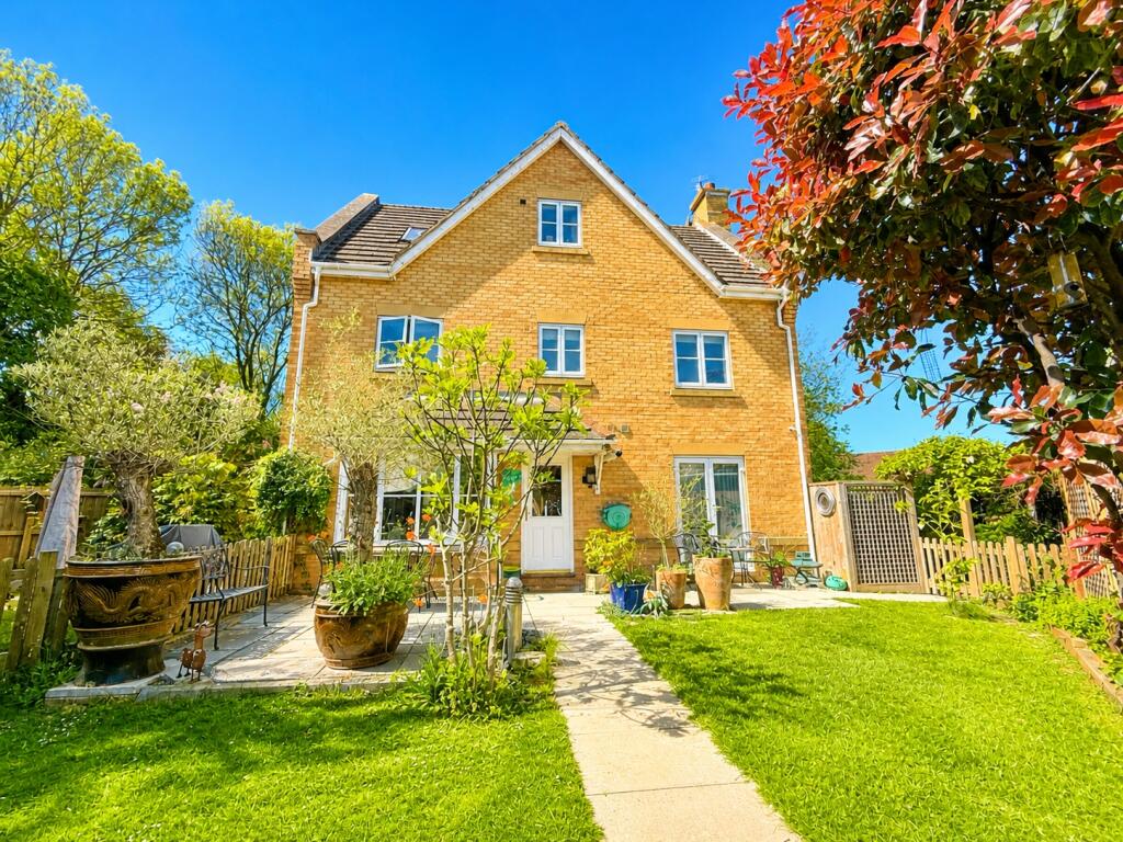 Main image of property: Nevendon Road, Wickford, Essex, SS12